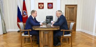 Губернатор Виктор Томенко и заместитель министра социальной защиты Алтайского края Никита Рыжих обсудили поддержку участников СВО в регионе